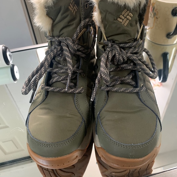 Columbia Meadows Shorty Omni-Heat Mid Calf Boots - Picture 2 of 7